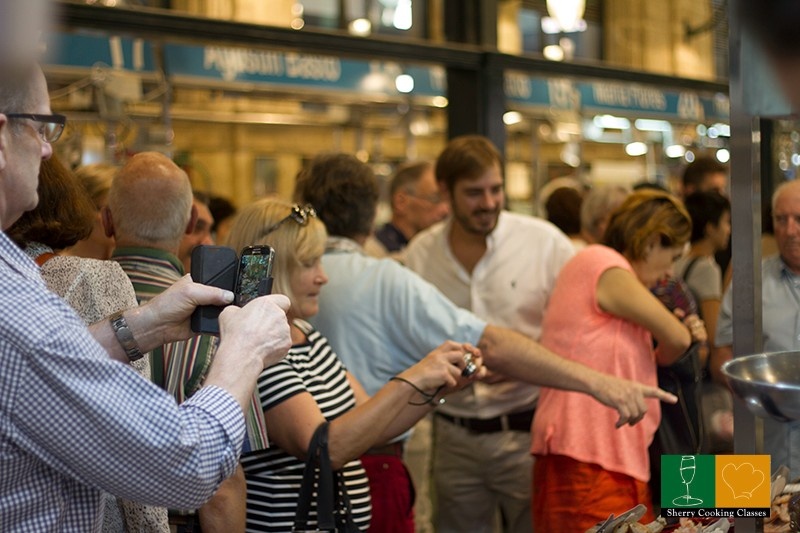 Mercado lleno de gente